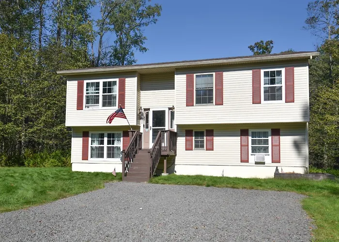 Unforgettable Autumn Foliage Pocono Getaway
